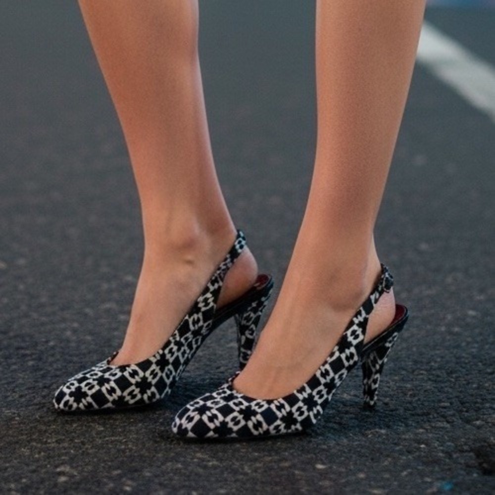 Ann MARINO BETTYE MULLER Womens Black White‎ Print Fabric Slingback Pump Heels 8